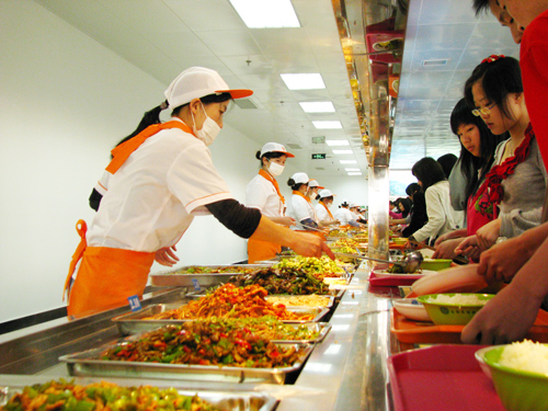 新起点，新滋味——升华餐饮楼迎来首批就餐学生侧记